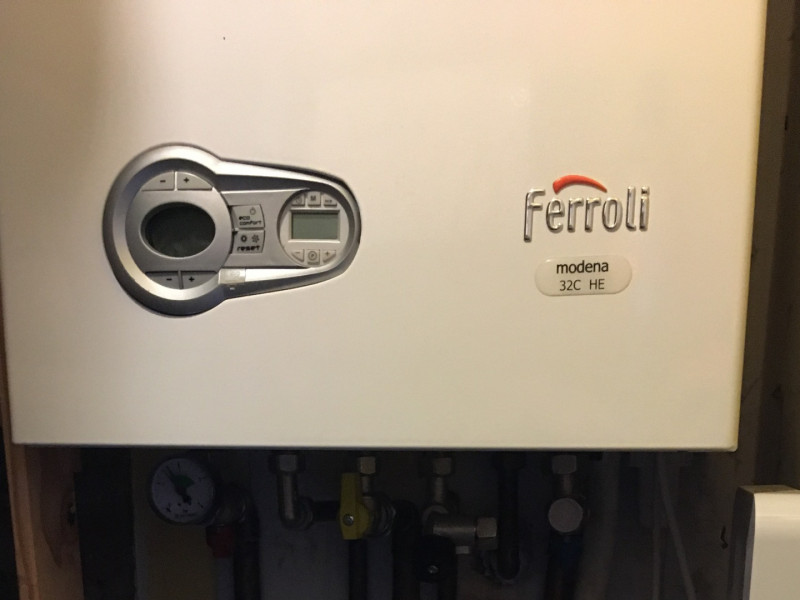 Ferroli kondenzációs kazán szerelő